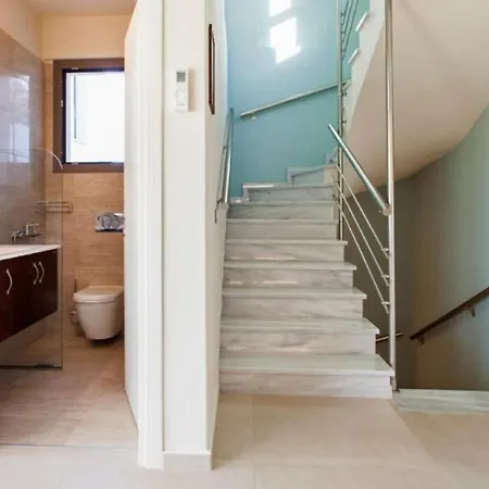 Luxury Rikas - Private Pool Villa